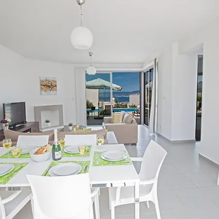 Esprit 26 Latchi Πόλη