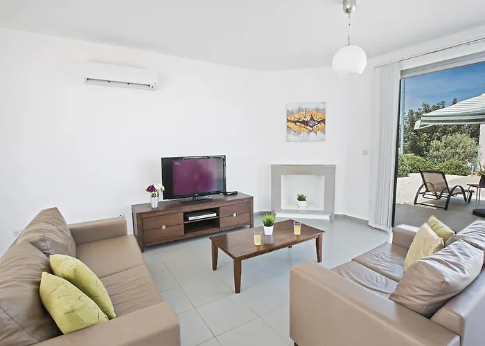 Esprit 26 Latchi Vila